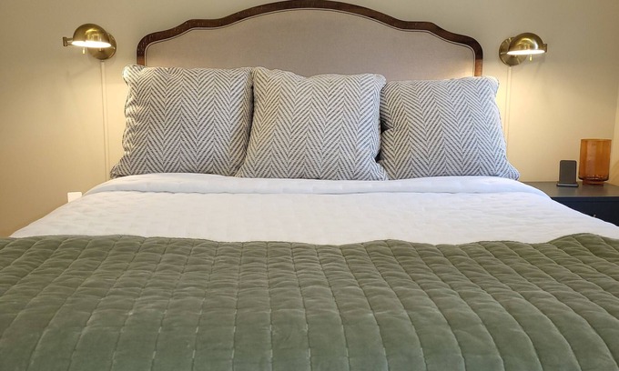 Lexington Apartment | Downtown Lexington Private Apt!
