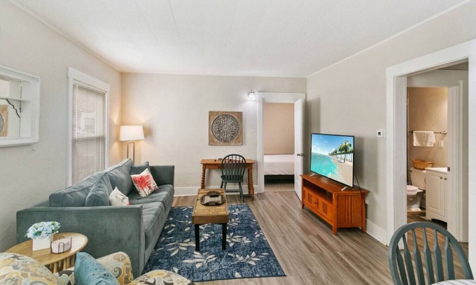 Libertyville Apartment | Downtown Libertyville Apt Near Naval Base
