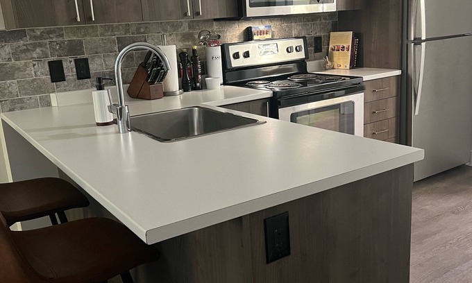 Okanagan-Similkameen Condo | Downtown Location.Blocks from the Beach!