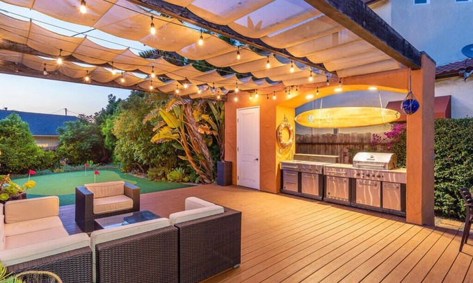 Morro Bay House | Downtown location with putting green