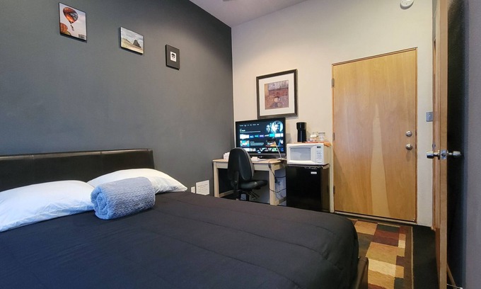Raynolds Addition House | Downtown Loft Available for You! Coffee Included!