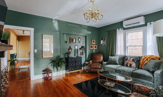 Staunton Apartment | Downtown Luxe: Luxury Vintage + Downtown