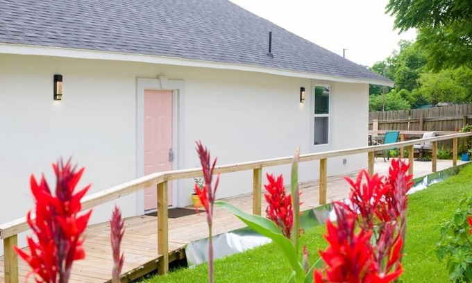 Nacogdoches House | Downtown Luxurious Gem