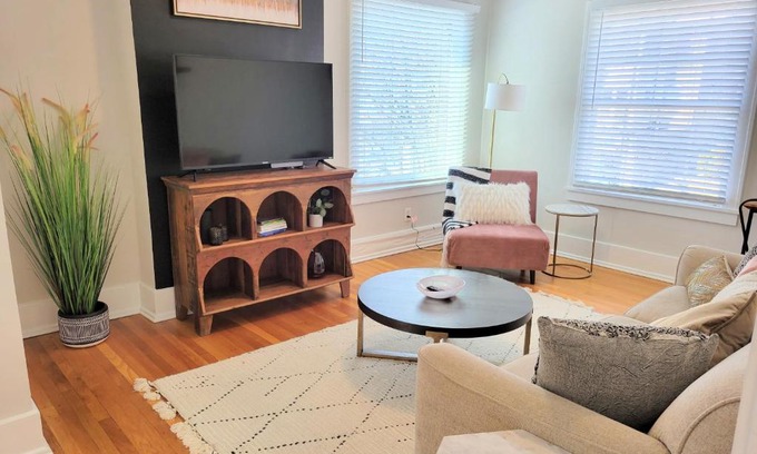 Shelbyville Apartment | Downtown Main Street One-Bedroom Suite w/ Hi-Speed Wifi