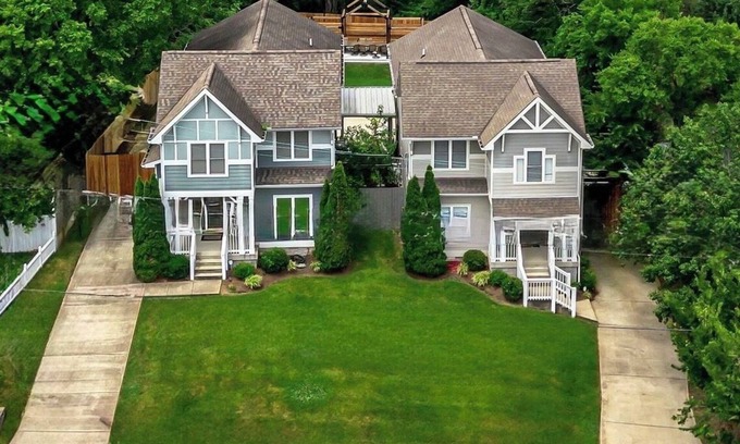 Talbot's Corner House | Downtown Mansion TWO 4BD/3BA w/2 HOTTUBS - Sleeps 24+