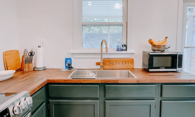 Marshall House | Downtown Marshall Home - Walk to Shops & Restaurants - Long Stays Welcome