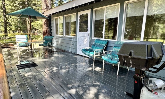 McCall House | Downtown McCall Cottage Near Davis Beach & Park