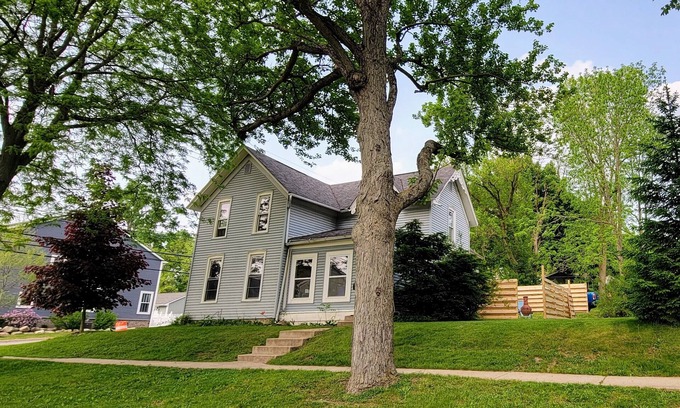 Milford House | Downtown Milford , great location