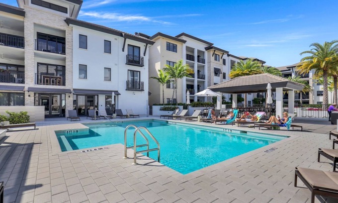 Redevelopment Area Condo | Downtown Naples - Luxury Apartment with all amenities near Beach and 5th Ave.