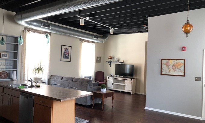 New Castle Condo | Downtown New Castle Indiana Condo Available for short-term and long-term stays.