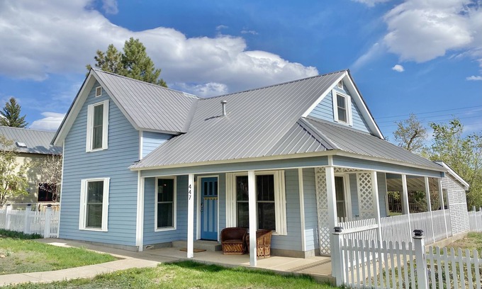 Mancos House | Downtown Oak St Farmhouse near Mesa Verde/Durango - Work and Wander!
