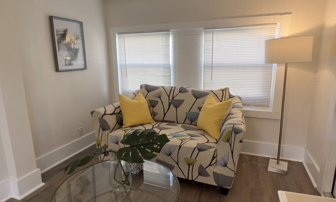 River District Apartment | Downtown One- Bedroom Apartment