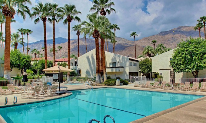 Deepwell Estates Condo | Downtown Palm Springs Biltmore Estates 1434