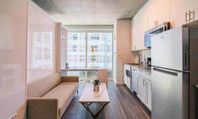 Downtown Phoenix Apartment | Downtown PHX+Pool+Murphy Bed+Gym+Studio