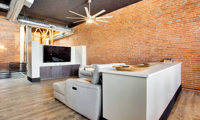 Quincy Condo | Downtown Quincy Condo w/Washington Park Views!