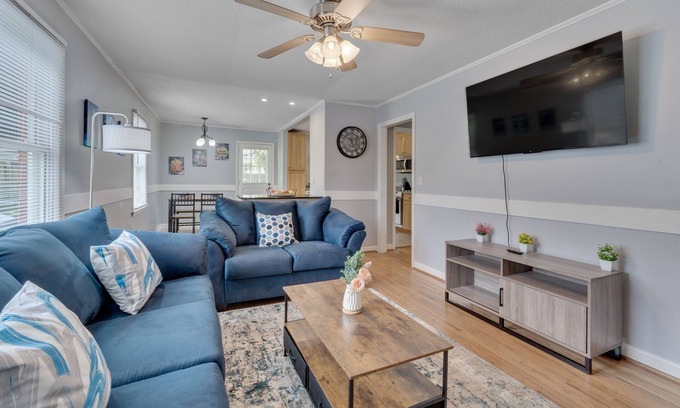 Southwest Raleigh House | Downtown Raleigh - Pack and Play - Stylish Stay