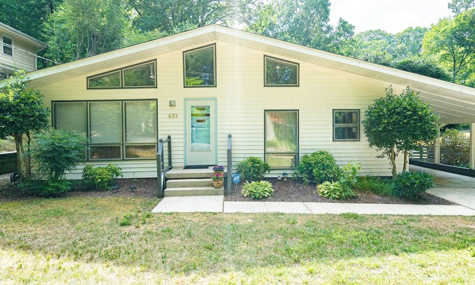 Ridgewood House | Downtown Raleigh Relaxing Retreat, Near NCSU & Meredith College - Pet Friendly