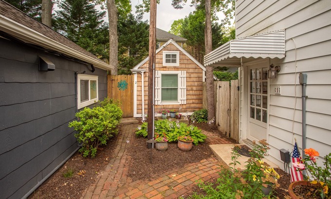 The Pines Cottage | Downtown Rehoboth Beach Efficiency Quick Walk to Beach & Downtown