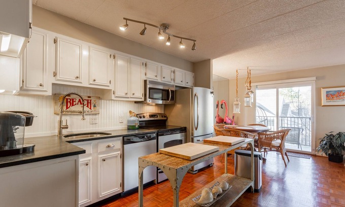 The Pines Condo | Downtown Rehoboth Beach 1 Block from Rehoboth Ave Sleeps 4