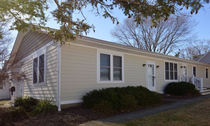 Country Club Estates House | Downtown Rehoboth Beach Pet Friendly 3BR Home w/Outdoor Shower