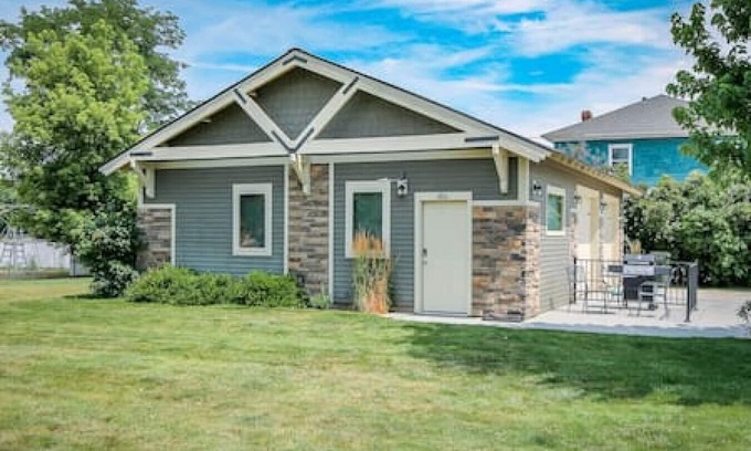 Baker City Apartment | Downtown Retreat, Studio for 2