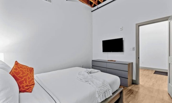 Downtown St. Louis Apartment | Downtown Riverfront Loft Steps from Arch
