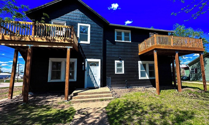 Russell Condo | Downtown Russell-2 Bed/1 Bath/Kitchen/Grill/Firepit-Sleeps 6PP