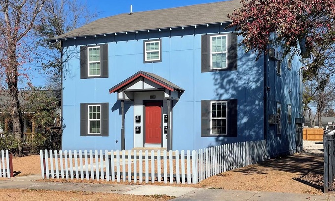 Highland Park Apartment | Downtown San Antonio/Highland Park, Cozy 1-bedroom, WiFi, AC, washer/dryer, 201