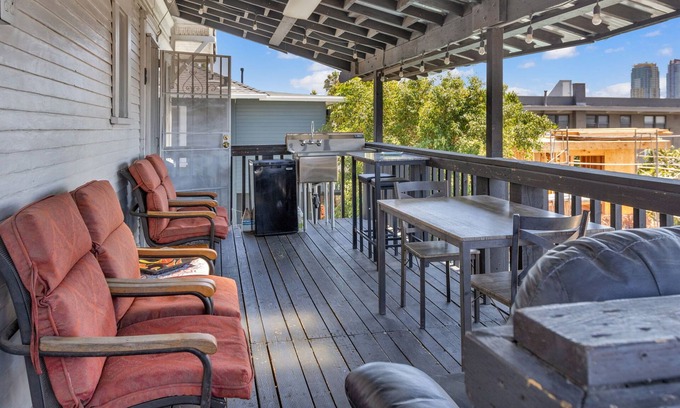 Golden Hill Apartment | Downtown San Diego Citywide Views 2-bedroom 2 bath apartment with AC, Wi-Fi