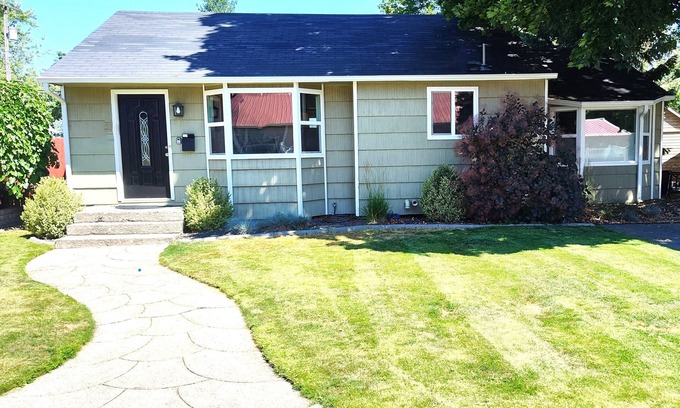 Coeur d'Alene House | Downtown Sanders Beach Bungalow-