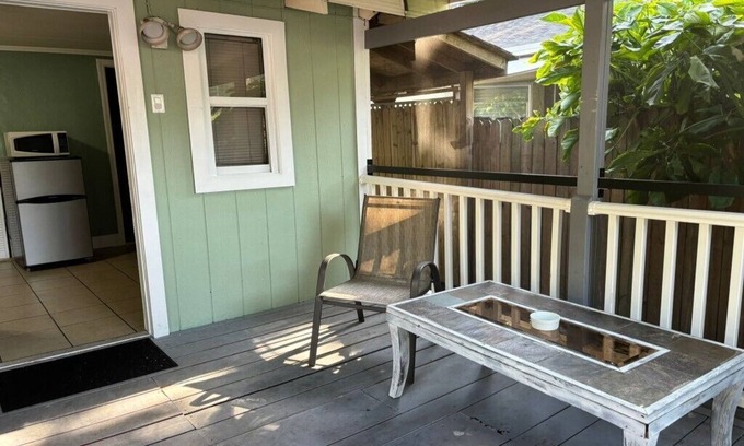 Park East Apartment | Downtown Sarasota Florida Vacation Rental Pet-Friendly Apt with Yard, Playground