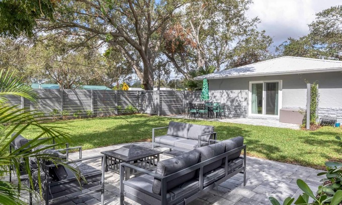 Alta Vista House | Downtown Sarasota Private Vacation Home - Minutes to Beaches, Beautiful Backyard, and Pet-Friendly!