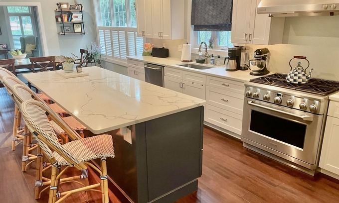 Saratoga Springs House | Downtown Saratoga - walk to track & Broadway