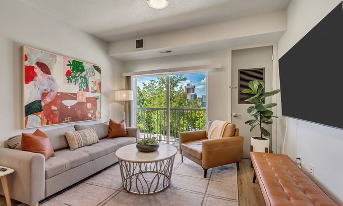 Lower Avenues House | Downtown SLC 1BR/1BA King Suite w/Equipped Kitchen + Queen Sleeper + Gym
