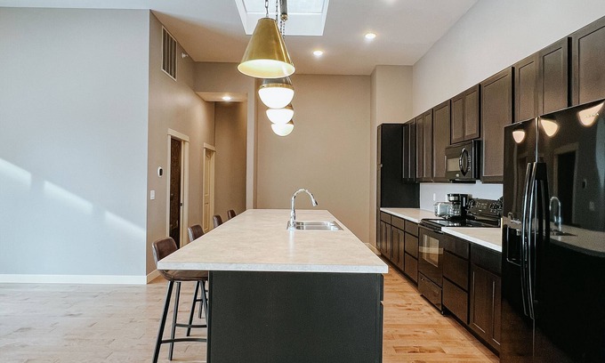 Fargo Condo | Downtown Spacious Condo, 4 Bedrooms, 4 Bathroom