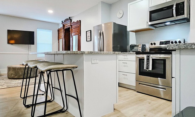 Wilmington Apartment | Downtown: Steps to DuPont Hotel
