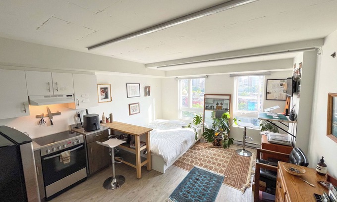 Quartier des Spectacles Condo | Downtown Studio Berri-UQAM Renovated
