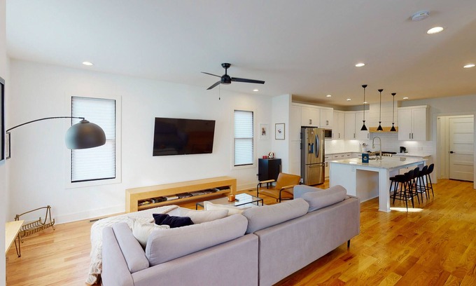 Chestnut Hill House | Downtown, Three-Story Home w/Free WiFi, Central A/C, Private Washer/Dryer, Deck