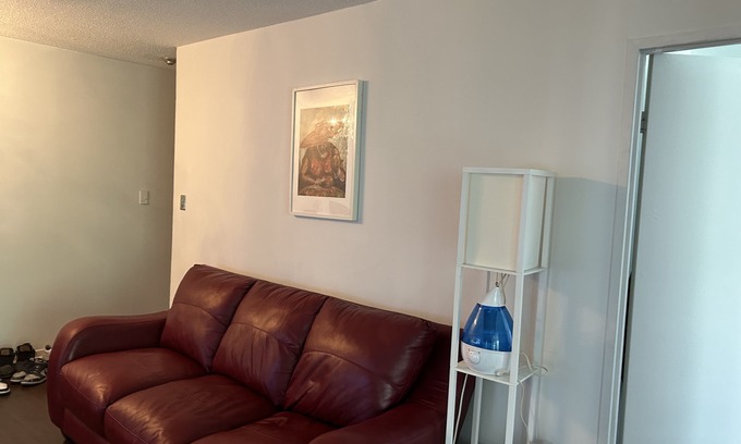 Niagara Condo | Downtown Toronto Close to All Attractions. 2-Bdrm Condo with Solarium & Balcony