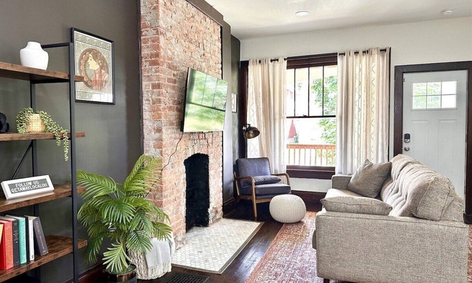 Columbus House | Downtown Townhome with Private Hot Tub!