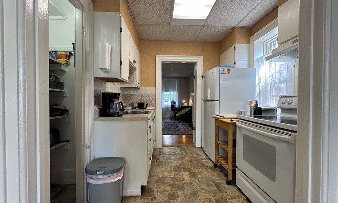 Troy Apartment | Downtown Troy Cozy, Quiet, Sunny- 1Bed - Laundry