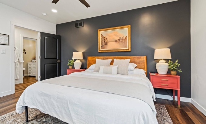 Troy House | Downtown “Troy House” Cozy Modern Renovated
