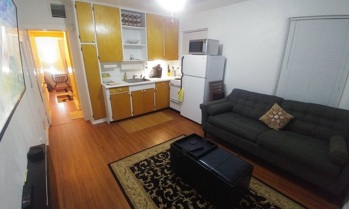 Tallahassee House | Downtown Tucked Away 1/1 Guesthouse