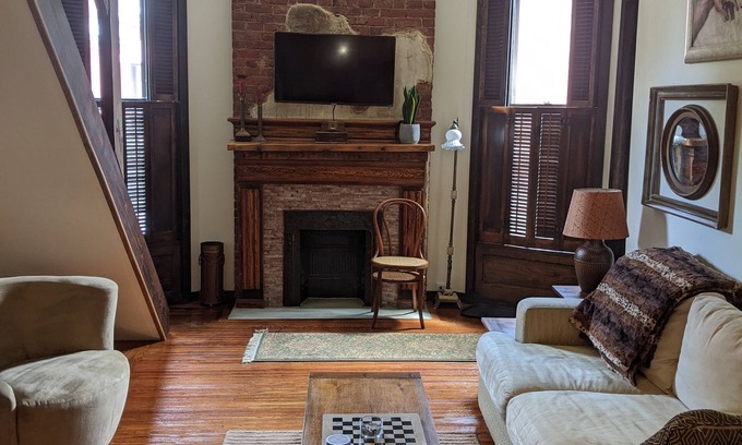 Utica House | Downtown Utica 1