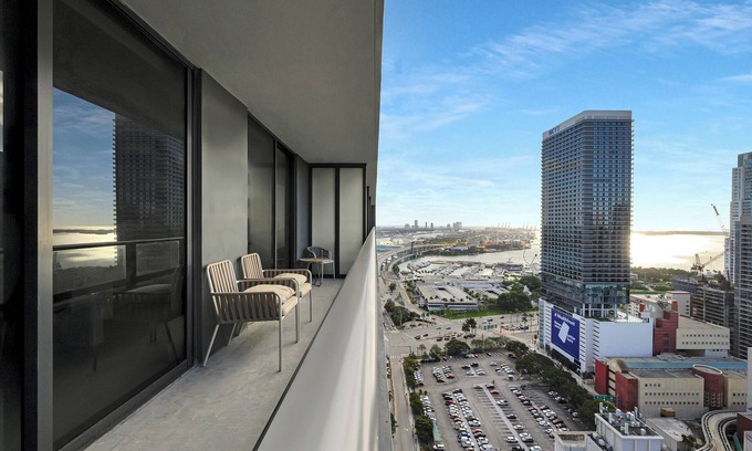 Downtown Miami Condo | Downtown Vibes - 1B Across from Kaseya Center