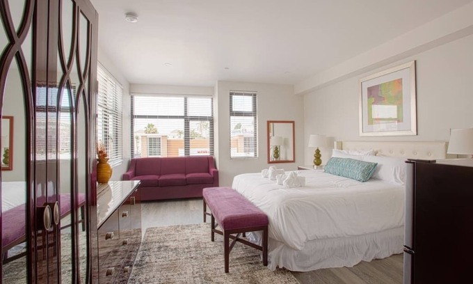 Bankers Hill Apartment | Downtown View 4 Sleepers Studio- Great for Getaway