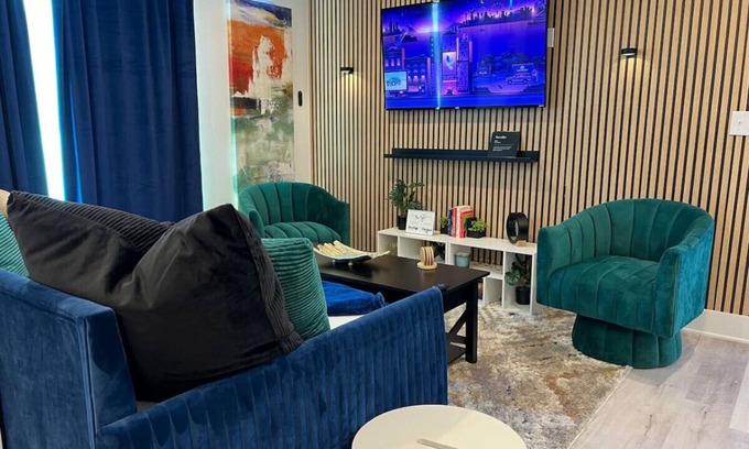 Old East Dallas Apartment | Downtown View | Free Parking | Sleeps 6