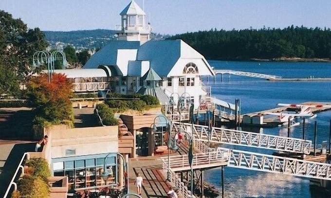 Regional District of Nanaimo Condo | Downtown, Walkers Paradise.