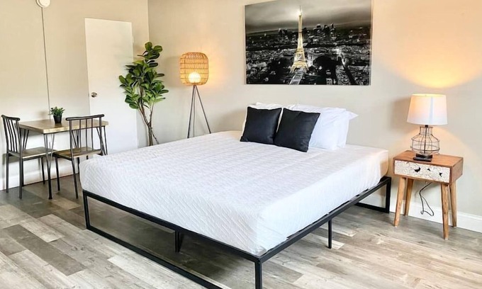 Dayton Condo | DOWNTOWN WATERFRONT | KING BED | FREE PARKING
