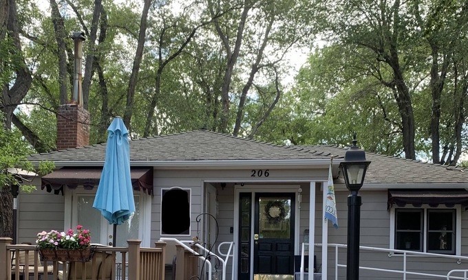 Carson City House | Downtown Westside Cottage